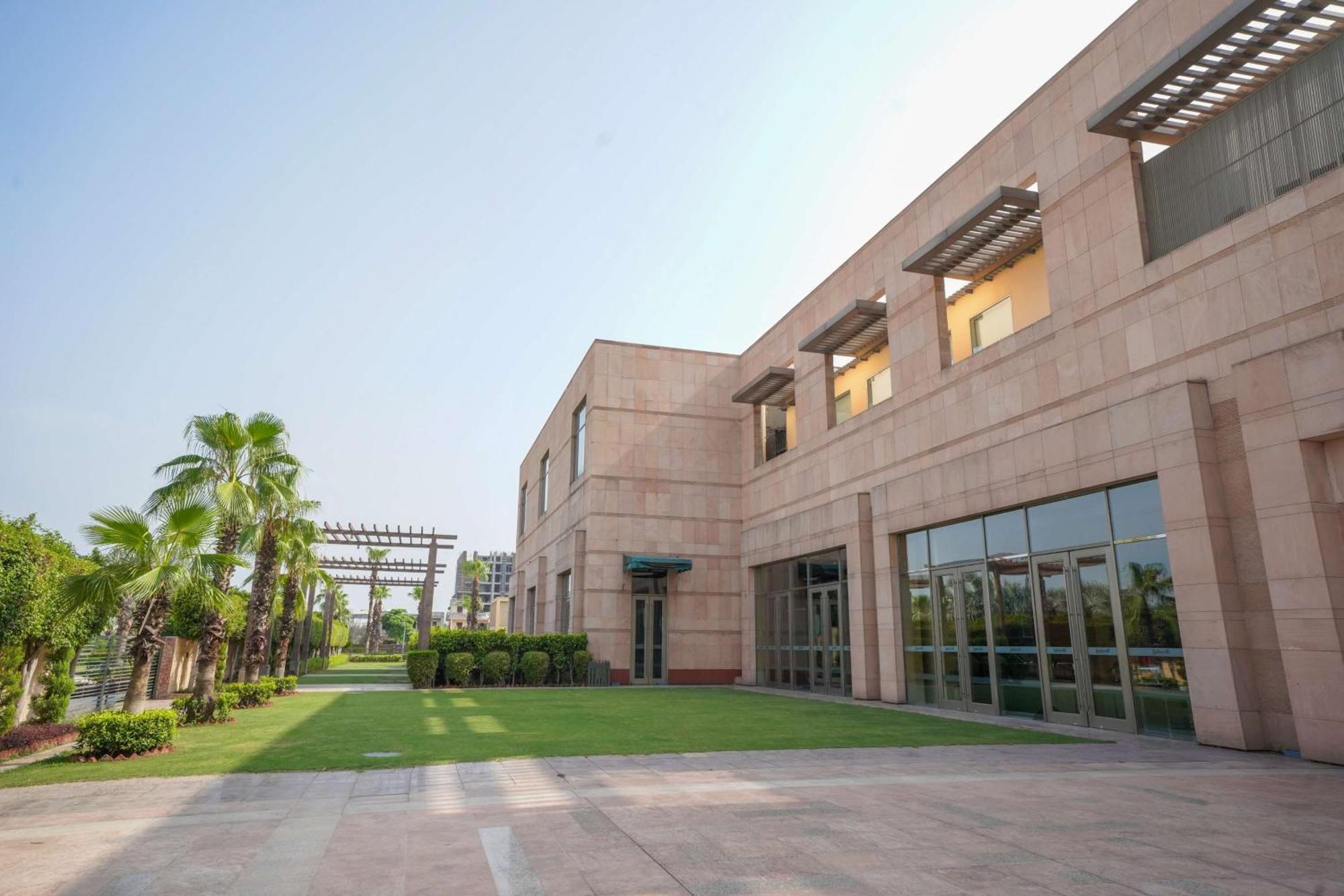 Radisson Blu Hotel Amritsar Exterior foto Library