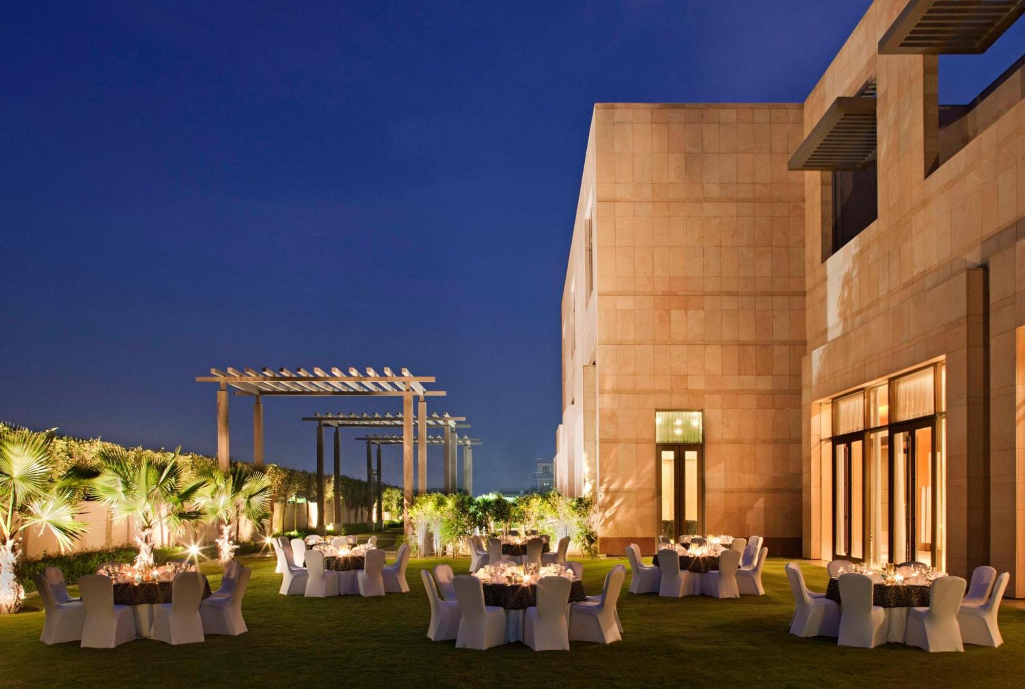 Radisson Blu Hotel Amritsar Amenidades foto The Park, New Delhi